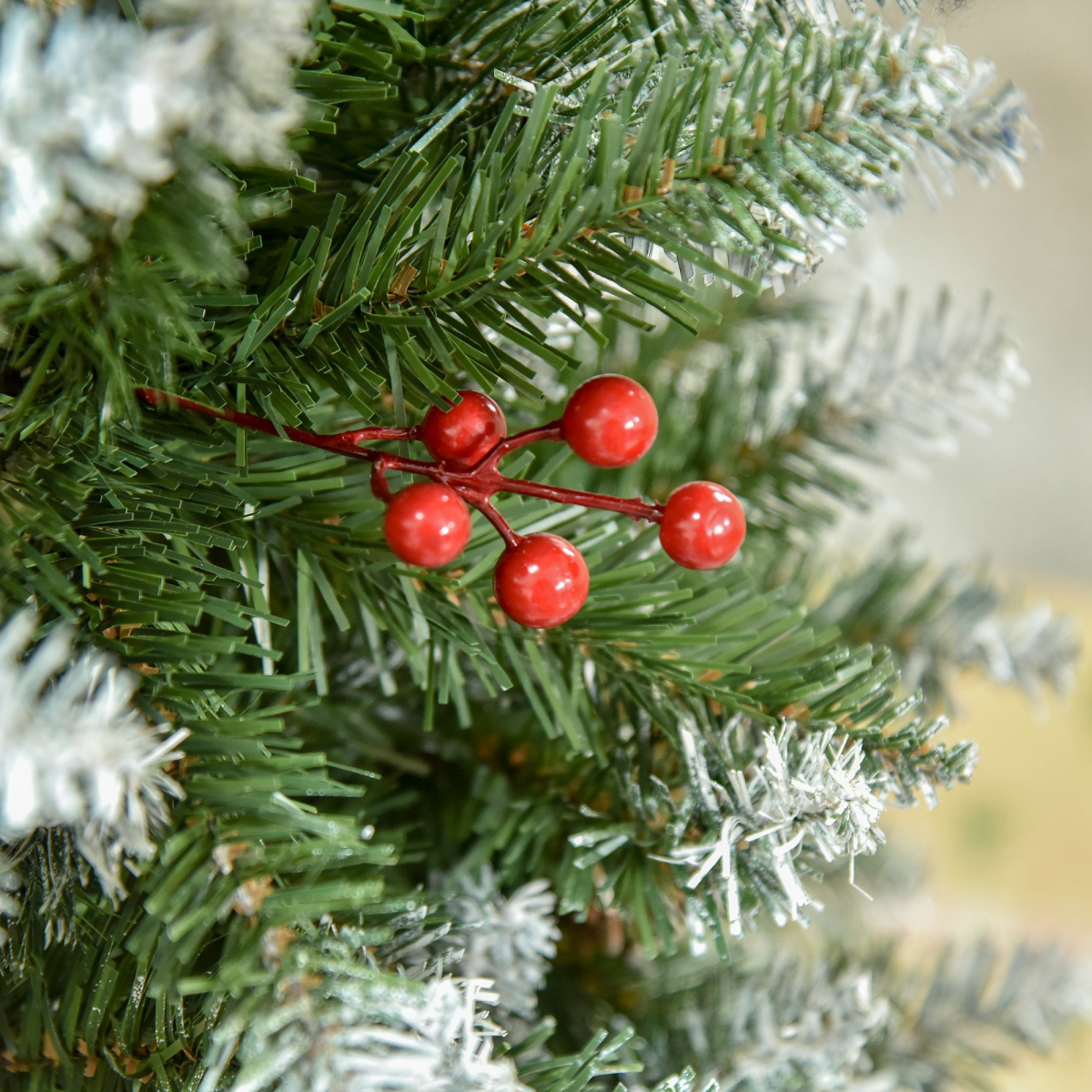 5FT Artificial Pencil Christmas Tree, Berries & Pinecones, Foldable Feet, Green